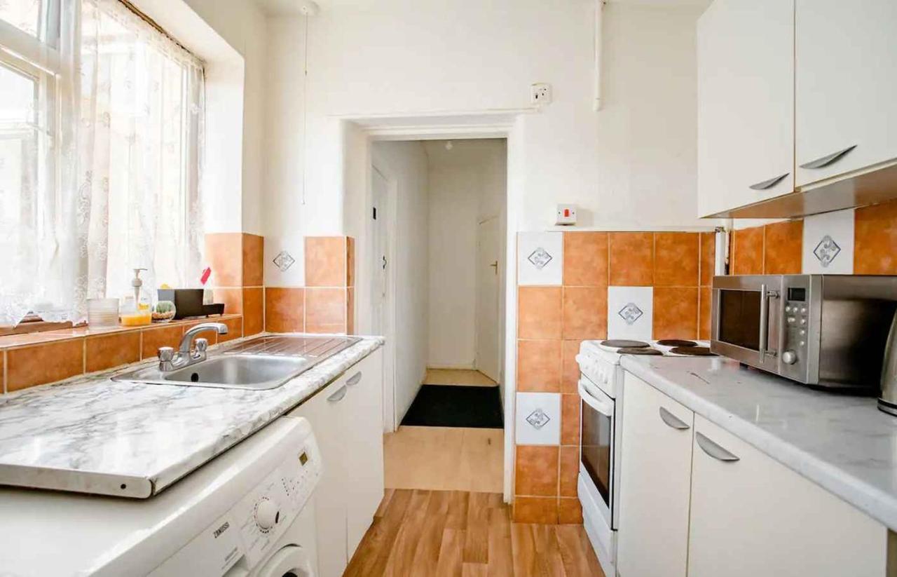 Homestay Near Tottenham Hotspur Stadium 런던 외부 사진