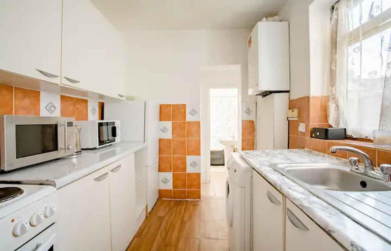 Homestay Near Tottenham Hotspur Stadium 런던 외부 사진